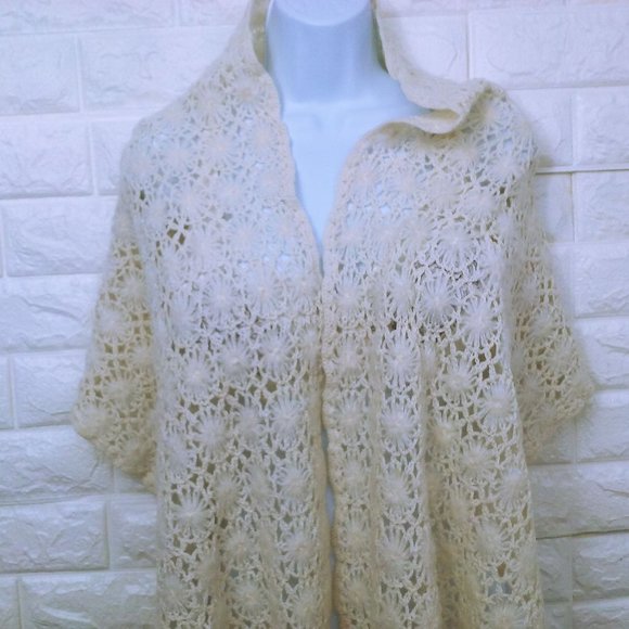 Vintage 60s Shawl Wrap Scarf 63x17 Loose Knit Textured Floral Fringe Glam Cream - Picture 3 of 12